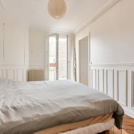 For 4 In Montmartre - 18